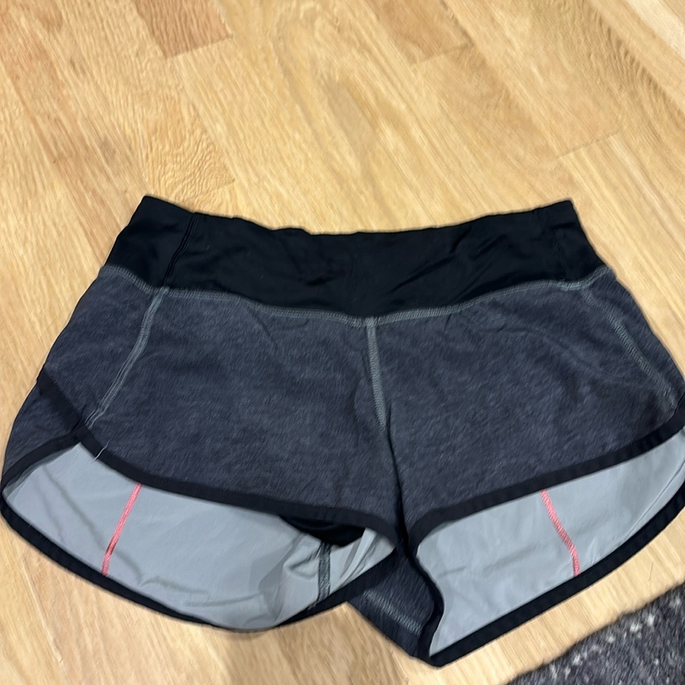 Lululemon low rise 2.5” speed up size 2